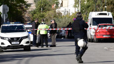Δολοφονία Τούρκων στην Γλυφάδα: Αναζητούν ακόμη έναν πιστολέρο και τον συνεργό του – Ψάχνουν σύνδεση με παλαιότερες υποθέσεις