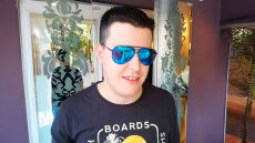 Η περιπέτεια του Θοδωρή με τη νόσο Batten - Το βίντεο του Δημήτρη Μπάση