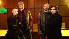 Roi Mat: Το μεγάλο παιχνίδι της ανδρικής φιλίας στο θεατρικό σανίδι