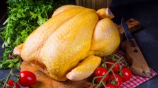 Είναι το κίτρινο κοτόπουλο ασφαλές για κατανάλωση;