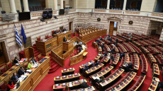 Προϋπολογισμός 2025: Συνεχίζεται για τρίτη μέρα η συζήτηση στη Βουλή - Συγκρούσεις για τράπεζες, φοροελαφρύνσεις και ακρίβεια