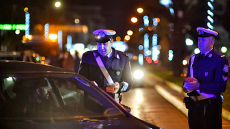 Μεθυσμένος στη Θεσσαλονίκη έπεσε με το ΙΧ του σε γερανό και τραυμάτισε τον οδηγό του