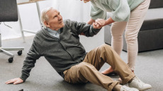 Αυξημένος κίνδυνος διάγνωσης με άνοια 1 χρόνο μετά από πτώση – Έρευνα αποκαλύπτει