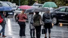 Καιρός: Πλημμύρες στην Πρέβεζα, απεγκλωβίστηκαν τρεις ηλικιωμένοι - Πού θα σημειωθούν καταιγίδες την Κυριακή