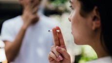 Απαγόρευση καπνίσματος σε παραλίες και πάρκα της Γαλλίας - Πρόστιμα έως 700 ευρώ για την προστασία των παιδιών