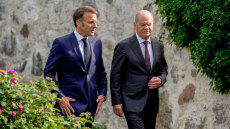 Σε πολιτική δίνη Βερολίνο και Παρίσι: Η αβεβαιότητα «αγκαλιάζει» την ΕΕ με φόντο την επιστροφή του Τραμπ