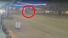 Θεσσαλονίκη: Η στιγμή της θανατηφόρας παράσυρσης του 63χρονου από μηχανή που παραβίασε το κόκκινο