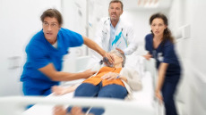 Γιατροί καταγγέλλουν αναγκαστικές και ακατάλληλες εφημερίες στο Ναυτικό Νοσοκομείο Αθηνών