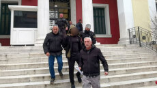 Έγκλημα στην Εύβοια: Προθεσμία για να απολογηθεί πήρε ο γαμπρός, τι υποστήριξε η μητέρα των κατηγορούμενων παιδιών 