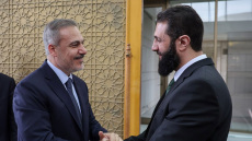 Ο Φιντάν στο Προεδρικό Μέγαρο της Δαμασκού - Με χαμόγελα, κοστούμι και γραβάτα τον υποδέχθηκε ο Τζολάνι