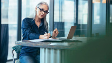 Ασφαλιστήρια με περισσότερες αποζημιώσεις, αλλά και υψηλότερα κόστη – Τι πρέπει να γνωρίζουμε