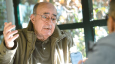 «Η Κάλλας ήταν θεά... εγώ έγραψα για τη σκοτεινή πλευρά της Μαρίας» - Ο Μιχάλης Δημητρίου στον Δανίκα