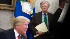 Αθώος για τις κατηγορίες που τον βαρύνουν δήλωσε ο πρώην σύμβουλος του Τραμπ, Τζον Μπόλτον