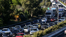 Κίνηση στους δρόμους τώρα live: Μποτιλιάρισμα πολλών χιλιομέτρων στην κάθοδο του Κηφισού λόγω ακινητοποίησης οχήματος και τροχαίου