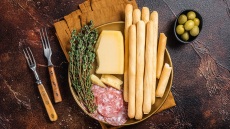 Σπιτικά κριτσίνια: 9 ακαταμάχητες επιλογές για σνακ και νόστιμα ορεκτικά