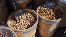 12 διευθύνσεις για εκλεκτούς ξηρούς καρπούς, φρούτα και λιχουδιές από όλο τον κόσμο