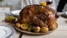 Γαλοπούλα γεμιστή με κάστανα και δαμάσκηνα