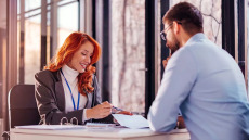 Θα κάνετε ασφαλιστικό συμβόλαιο στην τράπεζα; Τι πρέπει να ξέρετε για το bancassurance