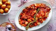 Κατσικάκι με πατάτες στον φούρνο