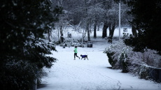 Σφοδρές χιονοπτώσεις στην Αγγλία - Κλειστά τα αεροδρόμια σε Μάντσεστερ και Λίβερπουλ