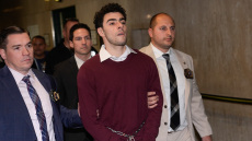 Αθώος δηλώνει στο ομοσπονδιακό δικαστήριο ο Μαντζιόνε – Θανατική ποινή ζητούν οι εισαγγελείς