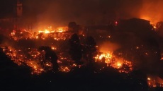 Φωτιές στο Λος Άντζελες: Απανθρακωμένος με ένα λάστιχο ποτίσματος στο χέρι εντοπίστηκε ένας από τους πέντε νεκρούς