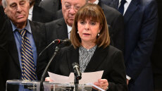 Σακελλαροπούλου για Σημίτη: Yπερασπίστηκε με πάθος και λογική τη Δημοκρατία και τις Αρχές της