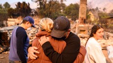 Φωτιές στο Λος Άντζελες: «Τουλάχιστον μια εβδομάδα» πρέπει να περιμένουν για να γυρίσουν σπίτια τους όσοι εγκατέλειψαν