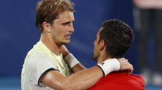 Σε ρόλο δημοσιογράφου ο Τζόκοβιτς, ανέκρινε τον Ζβέρεφ - Βίντεο 