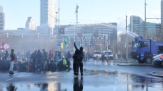 Η αστυνομία της Ολλανδίας συλλαμβάνει εκατοντάδες διαδηλωτές για το κλίμα - Βίντεο