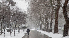 Κακοκαιρία 48 ωρών με χιόνια στα βόρεια, βροχές σε δυτικά και νότια, θυελλώδεις άνεμους και κλειστά σχολεία