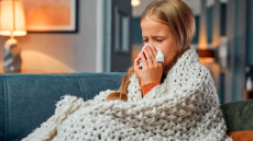 Ιός Coxsackie: Όσα πρέπει να γνωρίζουν οι γονείς για τη «νόσο του παιδικού σταθμού»