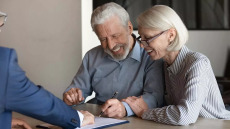 Ετησίως ανανεούμενα ή ισόβια ασφαλιστικά προγράμματα: Ποια επιλογή σας συμφέρει