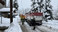 Επιχείρηση απεγκλωβισμού ηλικιωμένων από τα χιόνια στη Φθιώτιδα - Δείτε βίντεο