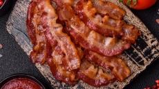 Η κατανάλωση επεξεργασμένου κόκκινου κρέατος αυξάνει τον κίνδυνο άνοιας, δείχνει έρευνα