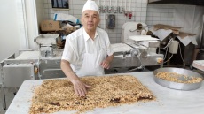 Τα παραδοσιακά λουκούμια και οι καραμέλες που γλυκαίνουν από τo 1960 τα Ιωάννινα