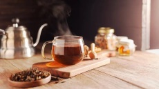 Μαύρο, μπλε ή κίτρινο; Έχει σημασία το χρώμα του τσαγιού;