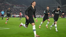 Μπρέντφορντ - Λίβερπουλ 0-2: «Απόδραση» με διπλό χτύπημα του Νούνιες στις καθυστερήσεις - Δείτε τα γκολ 