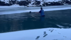 Η δραματική διάσωση σκύλου από παγωμένο ποτάμι στο Βερμόντ - Δείτε βίντεο