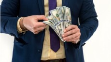 Oxfam: Ο πλούτος των billionaires εκτοξεύτηκε κατά 2 τρισ. δολάρια το 2024