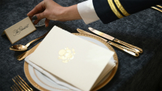 Κέικ καβουριού, μοσχαρίσιο ribeye και τερίν από μήλα με παγωτό, στο μενού μετά την ορκωμοσία Τραμπ