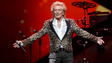 Ροντ Στιούαρτ: Η γεμάτη sex, drugs & rock 'n' roll ζωή του σταρ που έρχεται για πρώτη φορά στην Ελλάδα