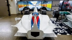 Αυτός ο προσομοιωτής F1 τα σπάει