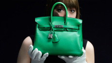 Hermès Birkin: Ελληνίδες στο κυνήγι της τσάντας-σύμβολο - Η... υστερία για την απόκτησή της και η επίδειξη πλούτου