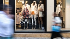 Χειμερινές εκπτώσεις: Ανοιχτά σήμερα τα καταστήματα – Το ωράριο λειτουργίας