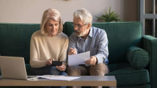 Ασφαλιστήρια: Γιατί δεν αντέχουν να τα κρατήσουν οι 60ρηδες – Το αδιέξοδο που ζητά λύση