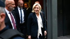 Γαλλία: Συγκέντρωση υποστήριξης στη Μαρίν Λεπέν οργανώνεται στο Παρίσι σε κλίμα πολιτικής έντασης