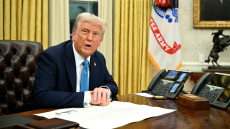 Ντόναλντ Τραμπ: Ασφαλώς και θα επιβάλλω δασμούς στην ΕΕ - Δεν μ' ενδιαφέρει η αντίδραση της αγοράς