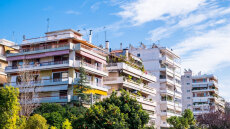Η ΑΑΔΕ ξεσκονίζει 45.000 μεταβιβάσεις ακινήτων – Στο μικροσκόπιο τα συμβόλαια