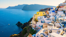 Αλλεπάλληλοι σεισμοί στις Κυκλάδες: Δυνάμεις της ΕΜΑΚ και δασοκομάντος στη Σαντορίνη - Συνεχείς δονήσεις ανά λίγα λεπτά